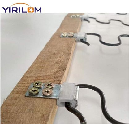 Clip de resorte de 4 orificios con revestimiento de zinc para la fabricación de sofás con media cubierta de plástico