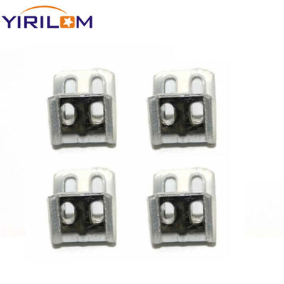 Clip de resorte de 4 agujeros cubiertos a mitad de plástico con recubrimiento de zinc para enganchar firmemente