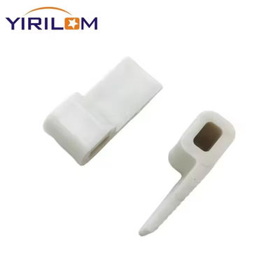 Material de PE de venta al por mayor Clip de resorte de plástico de 45,6 mm Tamaño diseño de zigzag en forma de P para muebles